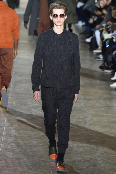 Look 10